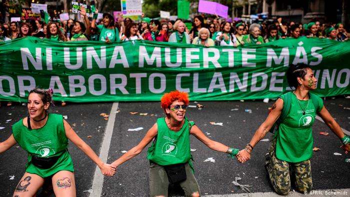 Argentinien Demo am Frauentag für legale Abtreibung und gegen Gewalt an Frauen