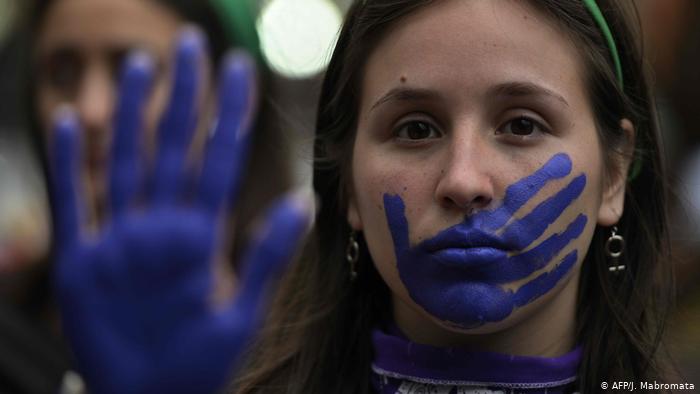 Protesta contra la violencia machista y en favor del aborto en Buenos Aires, en el Día Internacional de la Mujer 2020.