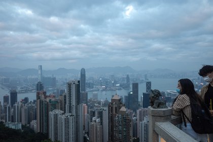 Vista panorámica de la ciudad de Hong Kong desde Victoria Peak en China. EFE/EPA/JEROME FAVRE 