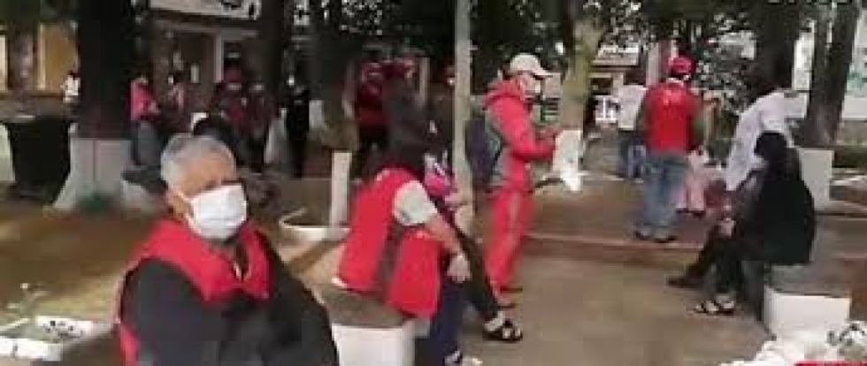 Trabajadores del Sedes de Tarija acatan paro de brazos caídos en demanda del pago de refrigerios