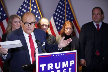 Rudy Giuliani, abogado de Donald Trump, insistió en que hubo fraude en las elecciones de EEUU (REUTERS/Jonathan Ernst)