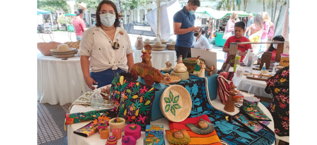 Más de un centenar de artesanos de Santa Cruz exponen sus productos.