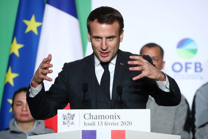 El presidente francés, Emmanuel Macron, pronuncia un discurso para la apertura de la Oficina Francesa de Biodiversidad (OFB) en Chamonix, Francia, el 13 de febrero de 2020. (REUTERS / Denis Balibouse)