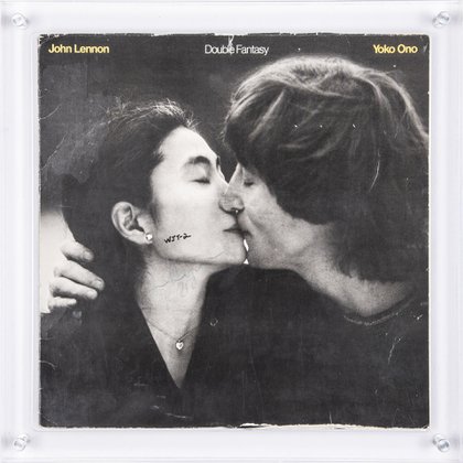 El disco autografiado por John Lennon que será subastado (https://goldinauctions.com/)