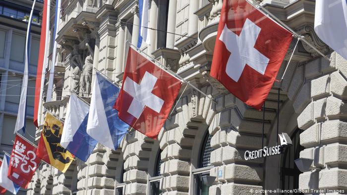 Schweiz Paradeplatz Zürich Flaggen
