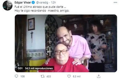 Vivar usó su cuenta de Twitter para compartir el último momento que vivió al lado del creador del Chavo del 8 y el Chapulín Colorado. (Foto: Twitter de Edgar Vivar)