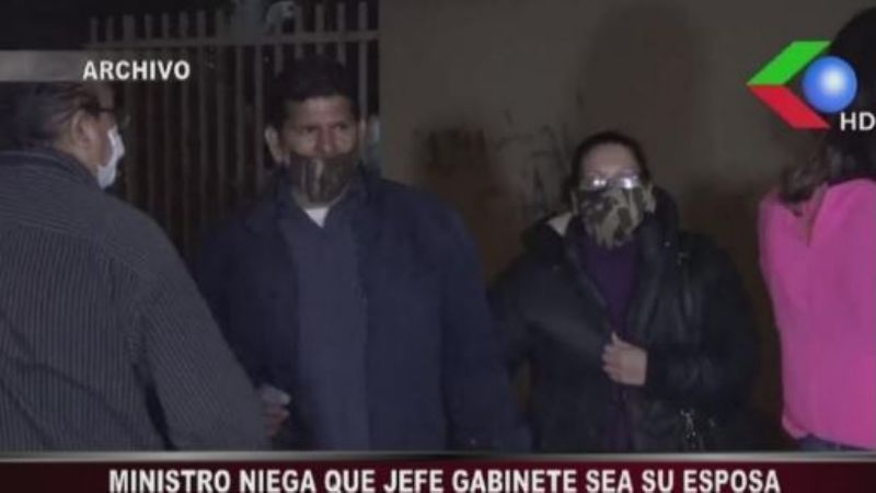 Cáceres dice que se equivocó en llamar “esposa” a su Jefa de Gabinete