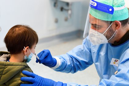 Los niños tienen un sistema inmunológico más resistente al coronavirus, según un estudio científico - REUTERS/Flavio Lo Scalzo