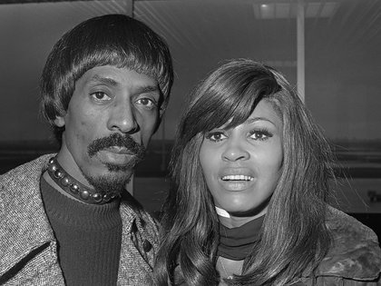 La carrera de Tina Turner estaba ligada a Ike, su esposo abusivo, y cuando se separó en 1978 pasó mucho tiempo sin pisar un escenario. Contó la historia en Yo, Tina, su debut en la escritura y la base de la película What’s Love Got to Do with It. (Rob Mieremet/Nationaal Archief/Wikipedia)