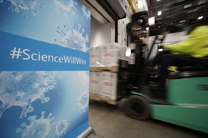 "La ciencia ganará", la frase motivacional que se se lee en varios sectores de de la planta de Pfizer 
