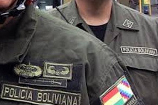 Policía boliviana Foto: Radio Éxito
