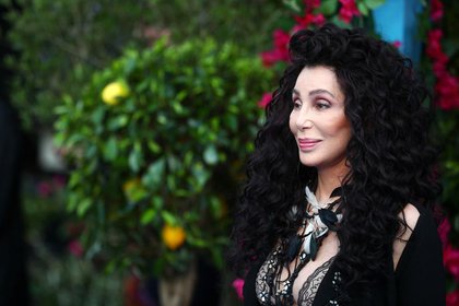 Cher asistiendo al estreno mundial de "Mamma Mia! Here We Go Again" en el Apollo en Hammersmith, Londres, Reino Unido. 16 de julio, 2018. (Reuters)