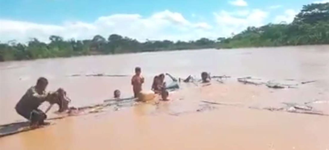 Guardaparques auxiliaron a una familia en el río Maniqui