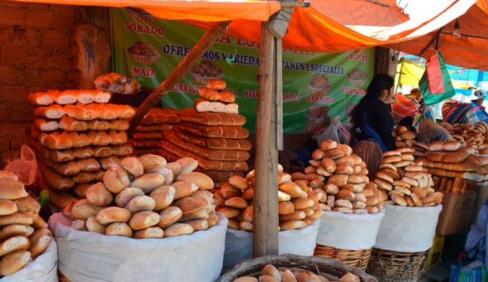 Gobierno y panificadores garantizan abastecimiento de pan a peso y precio justo