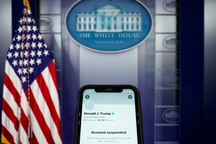 La cuenta oficial de la presidencia tiene un destino diferente a la cuenta personal de Donald Trump (Reuters)