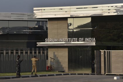 La entrada del Serum Institute of India in Pune, India. (AP Photo)