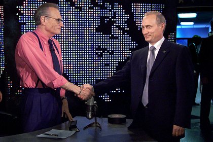 Estrechándole la mano a Vladimir Putin en el 2000 (REUTERS)