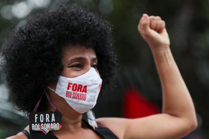 Una mujer en la manifestación contra Jair Bolsonaro en Sao Paulo, Brasil. REUTERS/Amanda Perobelli