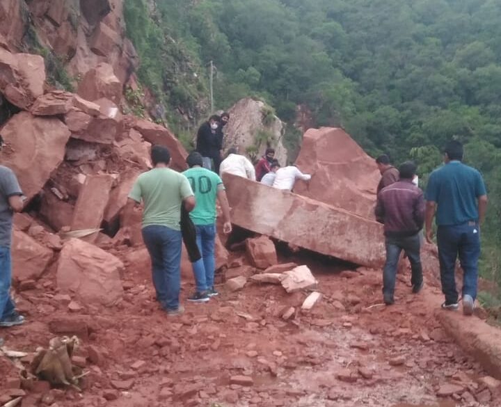 Tránsito de Tarija pide a la población precaución en la carretera al Chaco por derrumbes y bloqueos