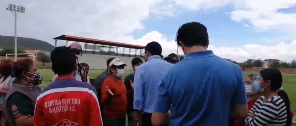 "Ellos no son de aquí": Vecinos no quieren que Tomayapo entrene en estadio de Tabladita