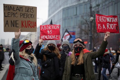 Una manifestación organizada por el movimiento Women's Strike de Polonia ( Adam Stepien/Agencja Gazeta via REUTERS/archivo)