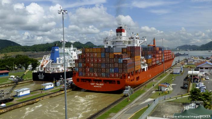 Panamakanal Miraflores Schleusen Containerschiff, 