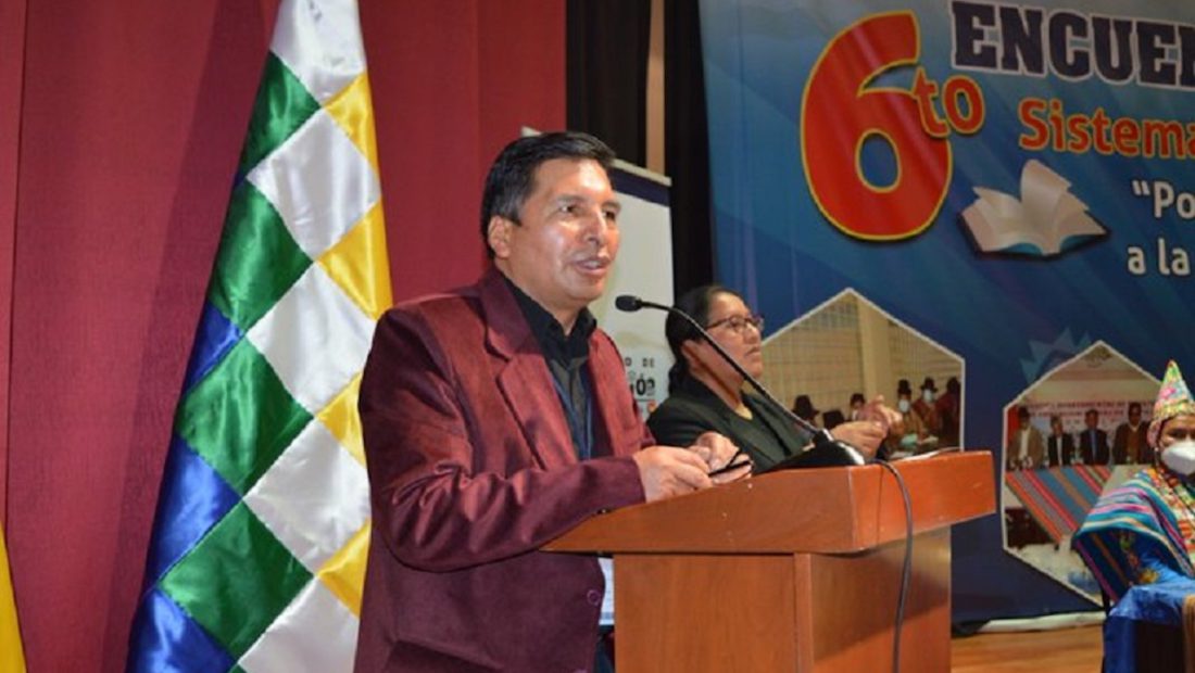El ministro de Educación, Adrián Quelca, en conferencia de prensa. ABI