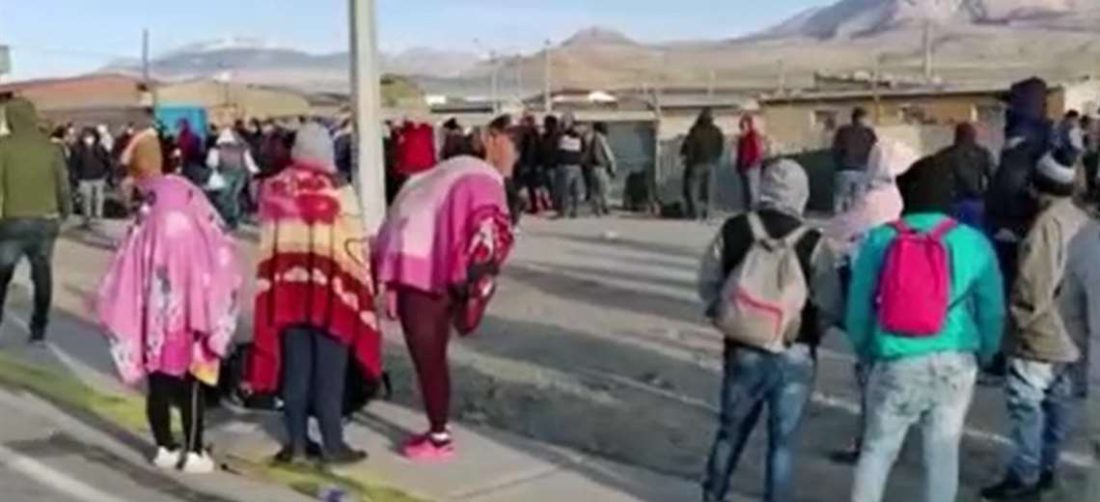 Inmigrantes ilegales en la frontera con Chile