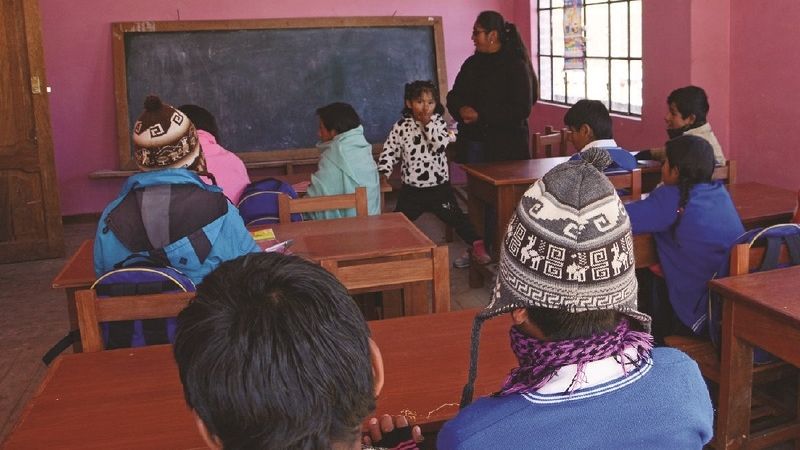 Unesco: Más de la mitad de los estudiantes en Bolivia están rezagados en educación