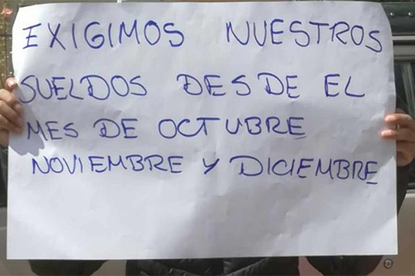 Médicos en Oruro exigen pago de sueldos