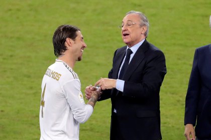 El capitán del Real Madrid, Sergio Ramos y el presidente Florentino Pérez (EFE) 