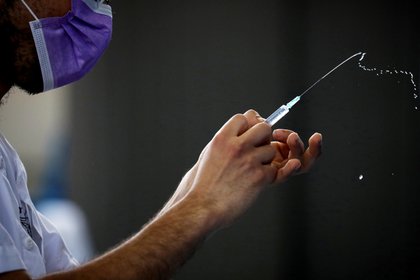 Los Centros para el Control y la Prevención de Enfermedades (CDC) de EEUU han actualizado su guía de vacunación - REUTERS/Amir Cohen/File Photo