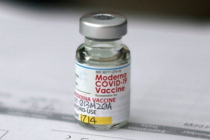 La vacuna de Moderna es aplicada masivamente en EEUU, junto con la de Pfizer - REUTERS/Lucy Nicholson