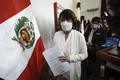 La ministra de Salud de Perú renuncia tras polémica por vacunación de Vizcarra