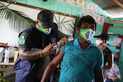 Vacunaciones en Amazonas (Reuters)