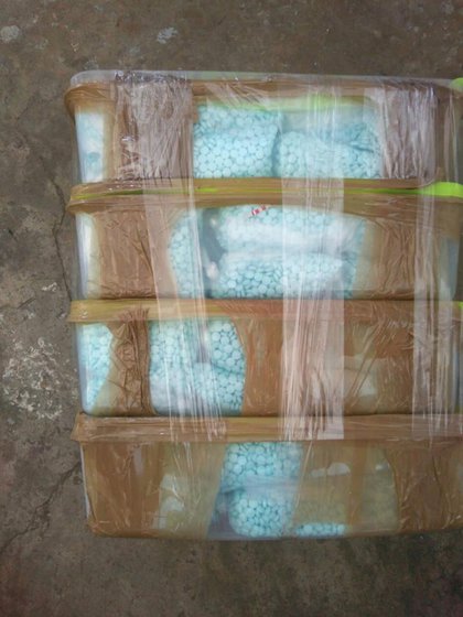 Los oficiales de la Armada mexicana incautaron aproximadamente 960 contenedores de plástico (Foto: justice.gov)