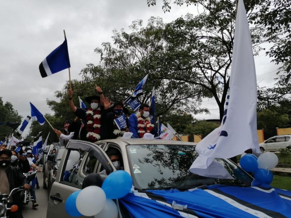 Caravana encabezada por Ruiz recibe a Evo en Tarija