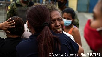 Ecuador | Aufstände in vier Gefängnissen | Trauernde Angehörige vor dem Gefängnis in Guayaquil