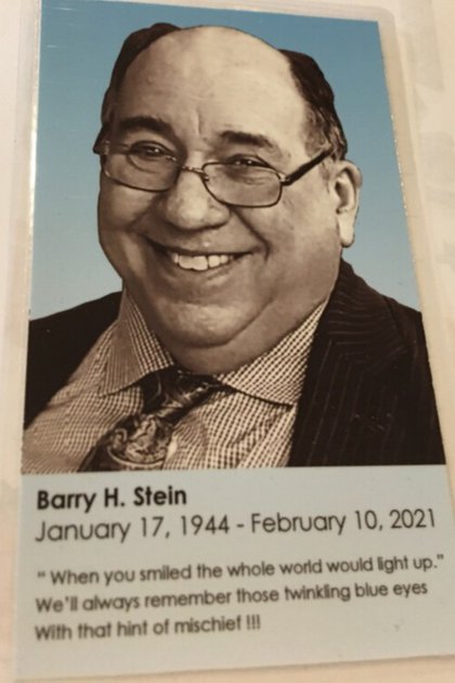 Barry H. Stein había quedado al cuidado de los perros después de que su hija la internaran al hospital por COVID. Él también estaba enfermo y falleció a los pocos días. Foto: People