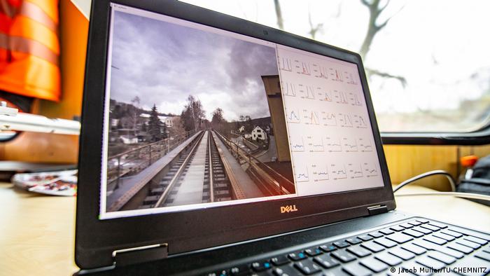 Dentro de la torre de control digital de Annaberg, los trenes se pueden supervisar y controlar en tiempo real