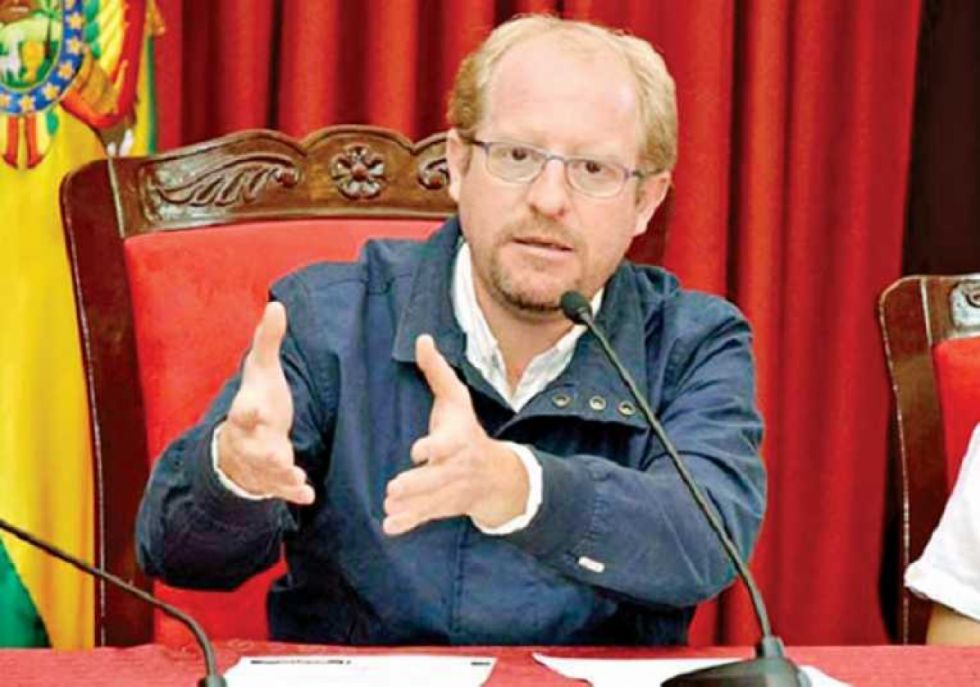 Adrián Oliva, gobernador de Tarija, está internado y con oxígeno