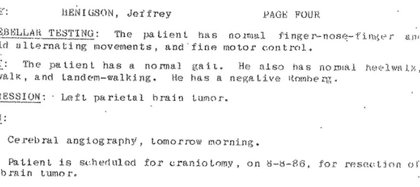 Registro médico de Jeff Henigson que muestra su tumor cerebral y la cirugía planificada para el 8 de agosto de 1986. (Cortesía de Jeff Henigson)