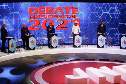 Los candidatos que debatieron en la segunda jornada (Reuters)