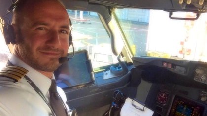Lazzara, de 38 años, es piloto en la aerolinea Ryanair.