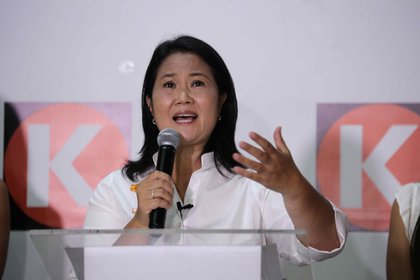 La candidata a la presidencia del Perú por el partido Fuerza Popular, Keiko Fujimori, ofrece declaraciones en el local central de su partido (EFE/John Reyes) 