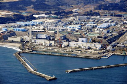 Vista aérea de la zona de alamcenamiento, a metros del mar en la prefectura de Fukushima (Reuters)