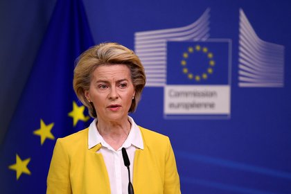 European Commission President Ursula von der Leyen delivers a statement on EU's coronavirus disease (COVID-19) vaccine strategy, following a college meeting at the EU Commission headquarters in Brussels, Belgium April 14, 2021. John Thys/Pool via REUTERS