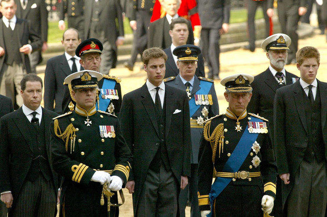 príncipe harry y príncipe guillermo, príncipe Carlos, principe andrés, Funeral reina madre
