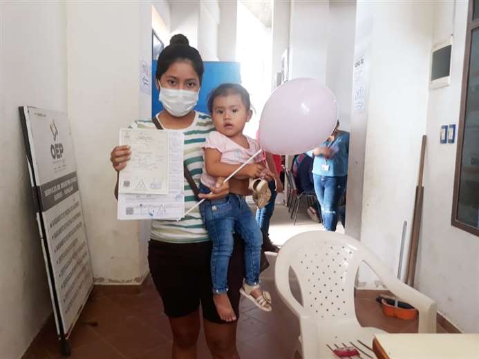 58 niños recibieron certificado de nacimiento gratuito en Yapacaní. Foto: S. Prado