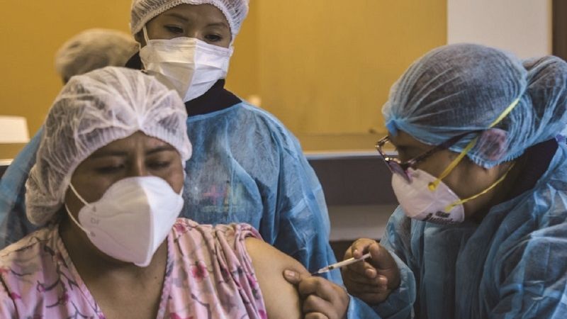 Bolivia suma hasta hoy 813 mil primeras dosis para vacunar al 11% de población